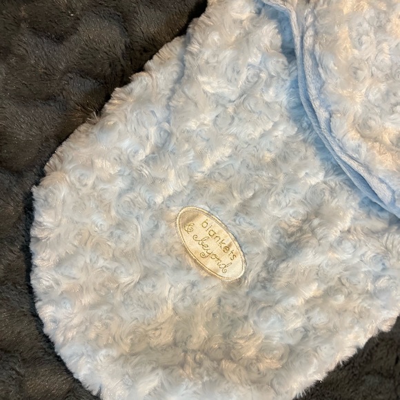 NWT Blankets & Beyond Blue Swaddle Beautiful Baby Blue Color. Perfect for Baby! - Picture 5 of 13